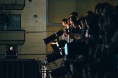 Am Samstag dann waren die Scheinwerfer auf die Finalisten in der Kategorie Einzel gerichtet. Der Gewinner wird Schweizer Poetry Slam-Champion.