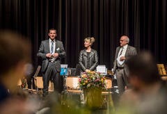 Felix Würth (OK-Präsident und Präsident der SVP Amriswil), Diana Gutjahr und Ruedi Zbinden begrüssen die Gäste. (Bild: Andrea Stalder)