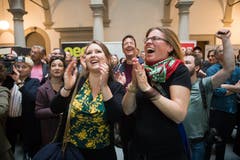 Jubel bei den Grünen. (Bild: Boris Bürgisser)