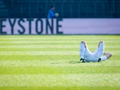 Endlich wieder mal nicht verloren - und doch am Boden: GC-Stürmer Marco Djuricin nach dem 1:1 gegen Lugano (Bild: KEYSTONE/MELANIE DUCHENE)