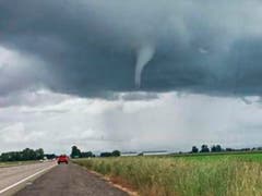 Amateur-Aufnahme eines mutmasslich sich formierenden Tornados in Florida. In Teilen der US-Bundesstaaten Alabama, Georgia, Florida und South Carolina galten Tornado-Warnungen. (Bild: KEYSTONE/AP James Lally)