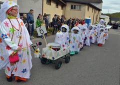 Auch die Kleinsten waren am Umzug in Mosnang dabei. (Bild: Peter Jenni, 3. März 2019)