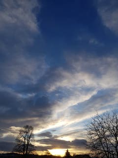 Sonnenuntergang mit wilden Wolken bei Gossau. (Bild: Reto Schlegel)