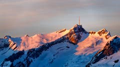 Der König des Alpsteins in den ersten Sonnenstrahlen eines ruhigen Sonntagmorgens. (Bild: Remo Schläpfer)