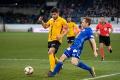 Christian Schwegler, rechter Verteidiger, 5 Er ist gegen seinen Ex-Verein auf den Punkt bereit, lässt seinem Gegenspieler Ngamaleu kaum Raum, greift sehr aggressiv ein. (Bild: Claudio de Capitani/freshfocus, Luzern, 6. März 2019)