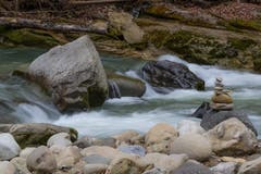 Steinversammlung an der Goldach im Goldachtobel. (Bild: Franz Häusler)