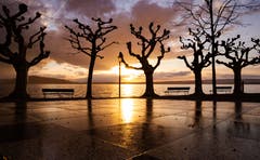 Sonnenuntergang nach Regenschauer. (Bild: Daniel Hegglin, Zug, 8. März 2019)