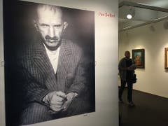 Ein Porträt von Antonio Ligabue aus dem Jahr 1961 in der Ausstellung über den «Schweizer Van Gogh» im Museum im Lagerhaus in St. Gallen. Der Art-Brut-Künstler hat bis zu seinem Tod 1965 rund 170 Selbstbildnisse gemalt. (Bild: Keystone-SDA/Nathalie Grand)