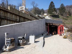 Das Südportal des neuen Bözbergtunnels in Schinznach Dorf AG. Die Doppelröhre ist das Kernstück des 4-Meter-Korridors für Lastwagen auf der Gotthard-Bahnachse. (Bild: KEYSTONE/ALEXANDRA WEY)