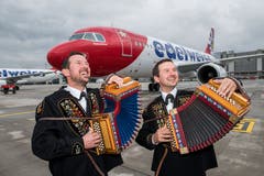 Die Liembuebe aus Ennetmoos spielen bei der Taufe. (Bilder: Eveline Beerkircher, Zürich, 10. April 2019)