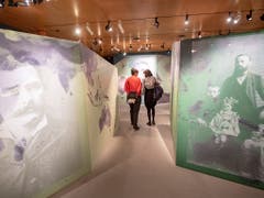 Einen interessanten Gang durch die Schweizer Auswanderungsgeschichte bietet die neuste Ausstellung «Auf in eine neue Welt - Die Schweiz anderswo» im Forum Schweizer Geschichte in Schwyz. (Bild: KEYSTONE/URS FLUEELER)
