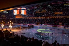 11.04.2019; Bern; Eishockey National League Playoff Final - SC Bern - EV Zug; Die Mannschaften kommen ins Stadion (Urs Lindt/freshfocus)