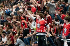 Heissblütige Fans von Sarnen. (Bild: Claudio Schwarz, Kloten, 13. April 2019)