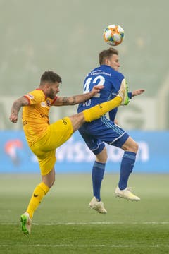 Pietro Di Nardo, links, von Xamax im Spiel gegen Idriz Voca, rechts, von Luzern. (Bild: KEYSTONE/Urs Flüeler, Luzern, 13. April 2019)