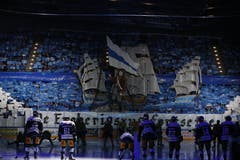 Eine Choreographie der Fans des EV Zug. (Bild: KEYSTONE/Alexandra Wey, Zug, 13. April 2019)