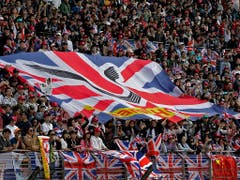 Die Fans von Lewis Hamilton erlebten in Schanghai den 75. Grand-Prix-Sieg ihres Idols mit (Bild: KEYSTONE/AP/ANDY WONG)