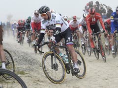29 Pavé-Abschnitte mussten die Radprofis - im Bild Weltmeister Peter Sagan - auf dem Weg nach Roubaix absolvieren (Bild: KEYSTONE/AP/STRINGER)