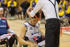 Louka Real von den Pilatus Dragons erhält die Silbermedaille. (Bild: Roger Grütter, Nottwil, 13. April 2019)