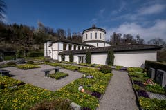 Das 1926 eingeweihte Krematorium liegt oberhalb der Friedhofsanlage Friedental. (Bild: Pius Amrein, Luzern, 15. April 2019)