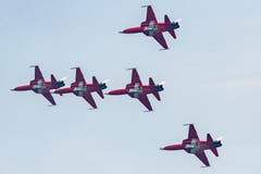 Die Patrouille Suisse trainiert für die Jubiläumsschau am 24. und 25. Mai. (Bild: Boris Bürgisser, Emmen, 12. April 2019)