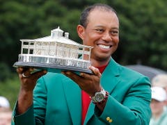 Mag die Trophäe, das Klubhaus von Augusta auch kitschig sein - Tiger Woods' Glück kennt keine Grenzen (Bild: KEYSTONE/EPA/ERIK S. LESSER)