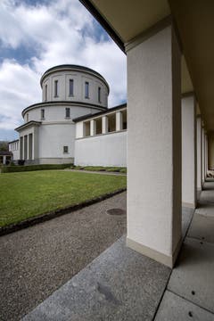 Einer neuen Nutzung sind jedoch Grenzen gesteckt, zum Beispiel bezüglich Lautstärke von Anlässen oder gewünschten An- oder Umbauten. Denn das Krematorium ist als Kulturgut von nationaler Bedeutung im Bundesinventar aufgeführt. (Bild: Pius Amrein, Luzern, 15. April 2019)