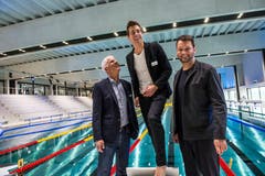 Daniel Suter (Direktor Campus Sursee), Mathias Hecht (Leiter der Sportarena) und sowie Architekt Matthias Schilling in der Schwimmarena. (Bild: Dominik Wunderli, Oberkirch, 15. April 2019)