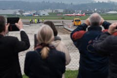 Bereit zum Start: Drei Northrop F-5E Tiger II bei den letzten Vorbereitungen auf der Piste vor dem Start. (Bild: Boris Bürgisser, Emmen, 12. April 2019)