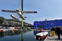 Die Cessna 185 (PK-MCB) – ein Wasserflugzeug der MAF – flog in 49 Jahren 185 Missionseinsätze in schwer zugänglichen Gebieten Borneos. Nach der Instandsetzung fürs Museum schwimmt es im Wasserbecken in der Arena des Verkehrshauses. Mit dem Pedalo werden die Besucher die Einsatzgebiete erkunden können.