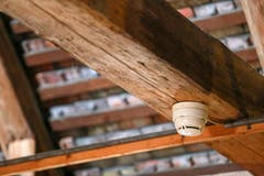 ...hochsensible Brandmelder installiert, die bei einem Brand rasch...
