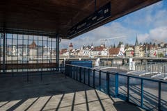 Der Ausblick aus dem innern der Landungsbrücke. (Bild: Dominik Wunderli, 17. April 2019, Luzern)
