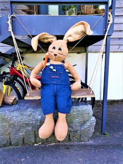 Frohes Osterfest wünscht dieser Osterhase. (Bild: Urs Gutfleisch, Hildisrieden, 18. April 2019)
