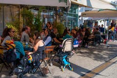 Strassencafés in Tel Aviv.