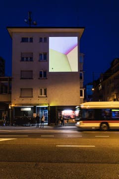 Nochmals das Werk von Shirana Shahbazi über dem Kiosk an der Zürcher Strasse. (Bild: Michel Canonica)