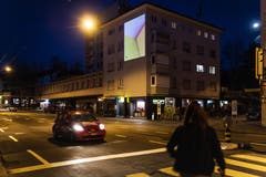 Shirana Shahbazis Werk schmückte während vier Abenden das Zentrum des Lachen-Quartiers. (Bild: Michel Canonica)