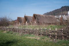 Die Pfahlbausiedlung im Wauwilermoos zählt zu den bedeutendsten steinzeitlichen Fundstellen Europas. (Bilder: Roger Grütter, Wauwil, 2. April 2019)