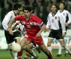 1999: Ciriaco Sforza mit der Nummer 10 in der Schweizer Nationalmannschaft. Bild: Michele Limina/Keystone