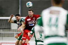 Kopfballduell zwischen Saleh Chihadeh und Nicolas Schindelholz (rechts). (Bild: Marc Schumacher / Freshfocus, Kriens, 2. April 2019)