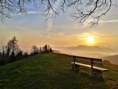 Traumhafter Sonnenaufgang mit Blick auf die Rigi. (Bild: Urs Gutfleisch, Holderchäppeli, 2. April 2019)