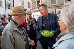 Sportliches aus erster Hand gab es bei René Leupi, Leiter des Sportjournals (mit Eierkörbchen in der Hand) zu erfahren. (Bild: Eveline Beerkircher, Luzern, 20. April 2019)