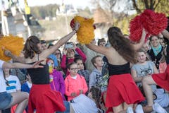 Die «Beach Girls» bringen Sommerstimmung nach Luzern. (Bild: Pius Amrein, Luzern, 20. April 2019)