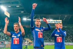 Lazar Cirkovic (Mitte), Innenverteidiger, Note 5Der Serbe macht eines seiner besten FCL-Spiele: stört Hefti beim Lattenschuss (33.) und rettet gegen Rapp mit Tackling (45.). (Bild: Martin Meienberger/freshfocus)