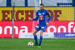 Christian Schneuwly, rechtes Mittelfeld, Note 4.5Er stellt sich in den Dienst des Teams, fällt für einmal weniger auf mit seinen Zuspielen und Flanken. (Bild: Martin Meienberger/freshfocus)