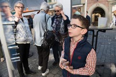 Keine Eier, dafür zwei Hände voll Schoggihasen - auch nicht schlecht. (Bild: Eveline Beerkircher, Luzern, 20. April 2019)