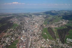 St. Gallen aus der Vogelperspektive. Das Bild ist während eines Gleitschirmflugs vom Kronberg über St. Gallen mit Landung in Stein entstanden. (Bild: Frank Holthuis)