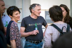 Vor dem TZ-Podium: Apéro mit Bier und Bratwurst vor dem Rathaus in Weinfelden. (Bild: Reto Martin)
