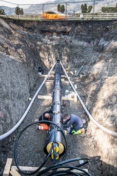 Rundgang in und um die neue Fernwärmeanlage des Wärmeverbund Sarnen, welche unmittelbar beim Werkhof zu stehen kommen wird. (Bild: Pius Amrein, Mittwoch 17. April 2019)