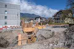 Rundgang in und um die neue Fernwärmeanlage des Wärmeverbund Sarnen, welche unmittelbar beim Werkhof zu stehen kommen wird. (Bild: Pius Amrein, Mittwoch 17. April 2019)