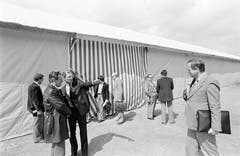 Stadtpräsident Fridolin Luchsinger und Luga-Gründer Alfred N. Becker beim Besichtigungstermin im Jahr 1980. (Bild: Emanuel Ammon/Aura)