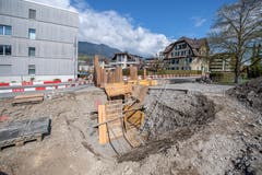 Rundgang in und um die neue Fernwärmeanlage des Wärmeverbund Sarnen, welche unmittelbar beim Werkhof zu stehen kommen wird. (Bild: Pius Amrein, Mittwoch 17. April 2019)